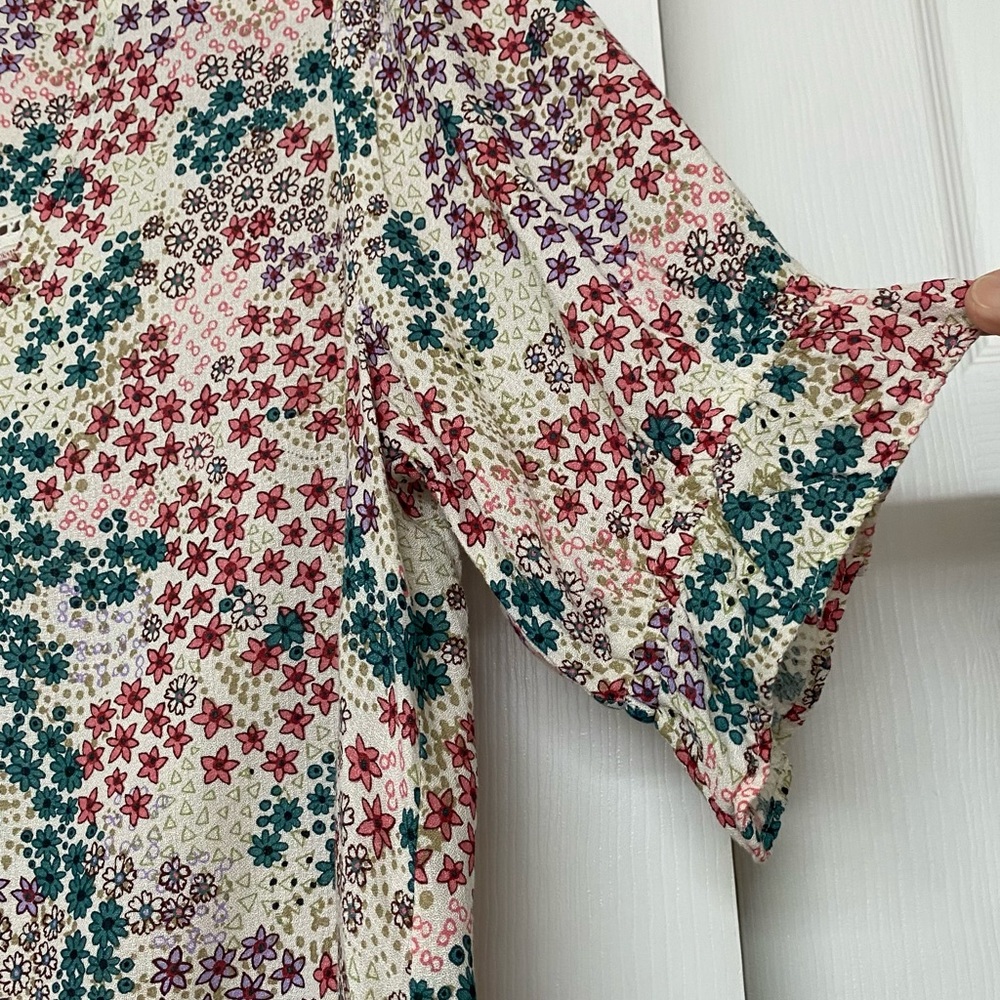Lucky Brand Ditsy Floral Eyelet Trim Flowy BoHo Ruffle Hem V Neck Top Sz S - Picture 4 of 5